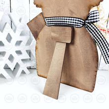 Load image into Gallery viewer, Prim Snowman Shovel Ornament SVG, Gift Tag Ornament SVG, Laser Cut File, Christmas Decor (Digital Download)